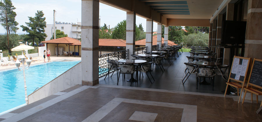 Hotel Rema bar kod bazena.jpg