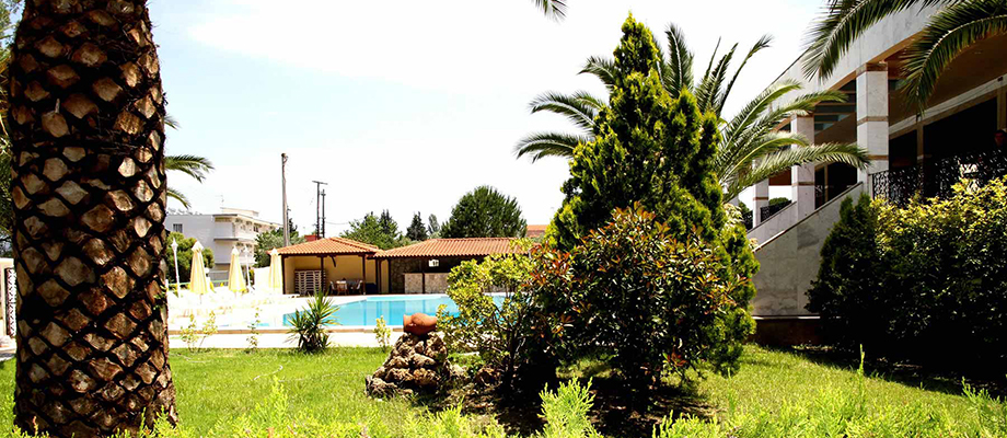 Rema hotel garden.jpg