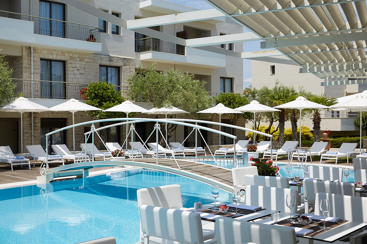 Renaissance Hanioti Resort-Bar na bazenu.jpg