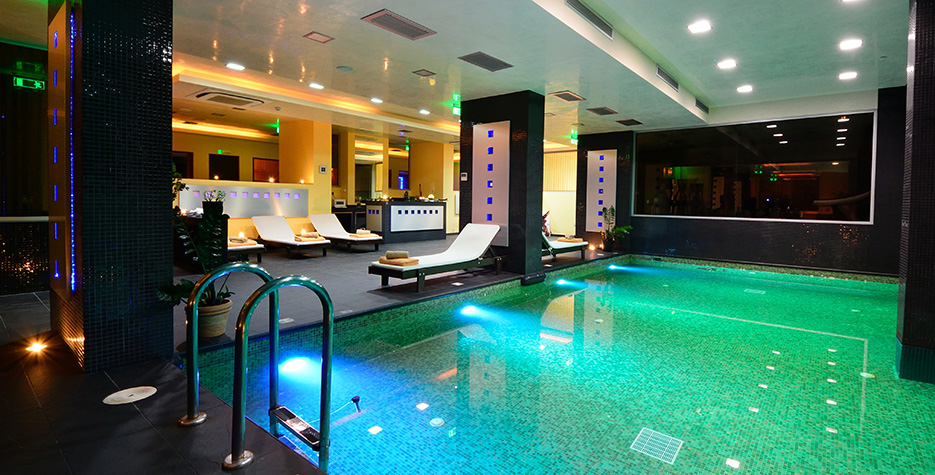 Hotel Royal Paradise Resort zatvoreni bazen 1.jpg