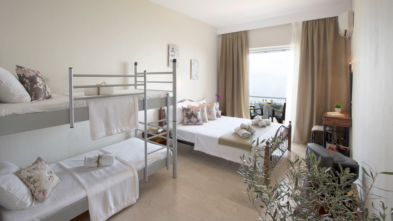 Hotel Aurora family room 1.gif