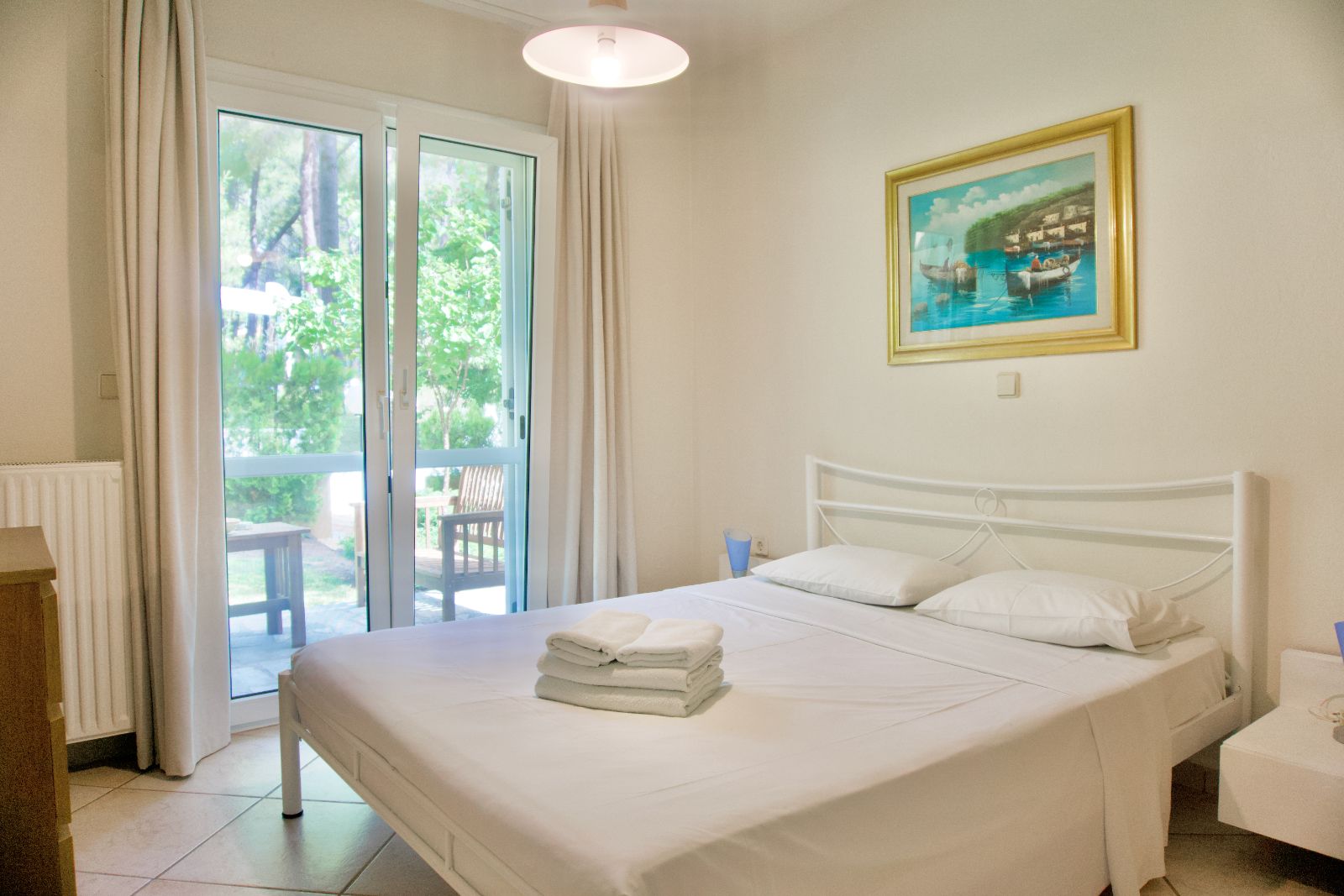 Hotel Sani Cape Villas 11 _ 14 spavaca soba.jpg