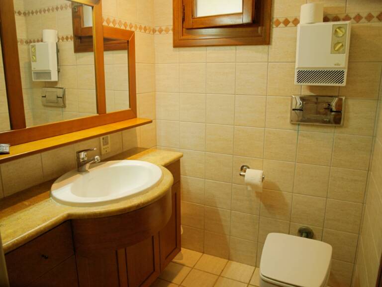 Hotel Sani Cape Villas 19 kupatilo.jpg