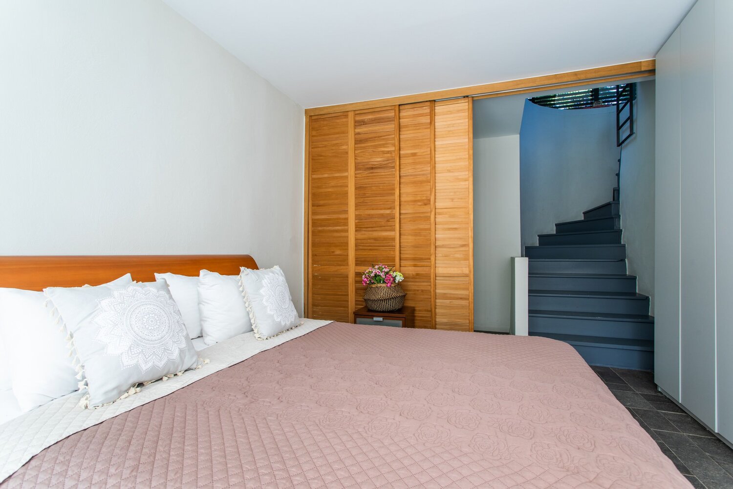 Hotel Sani Woods maisonette spavaca soba.jpg