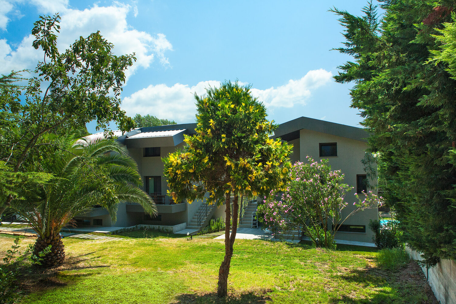 Hotel Sani Woods spolja.jpg