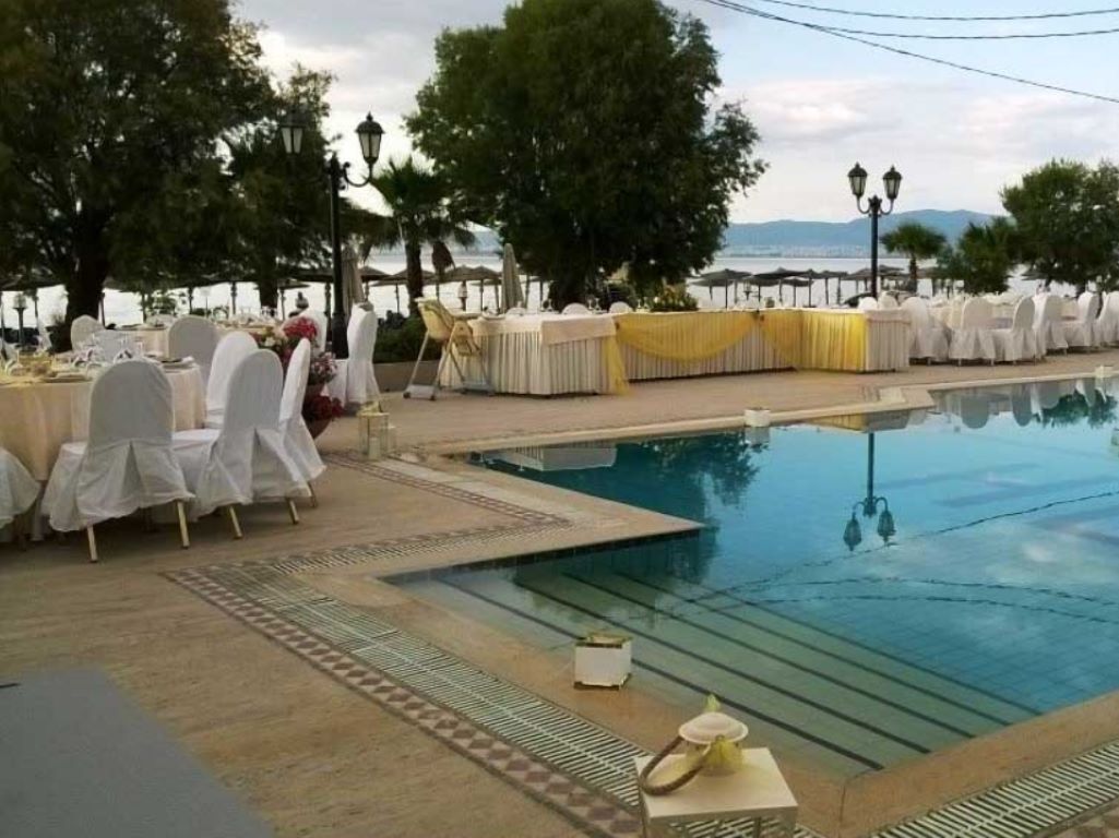 Santa Beach Hotel-Terasa restorana.jpg