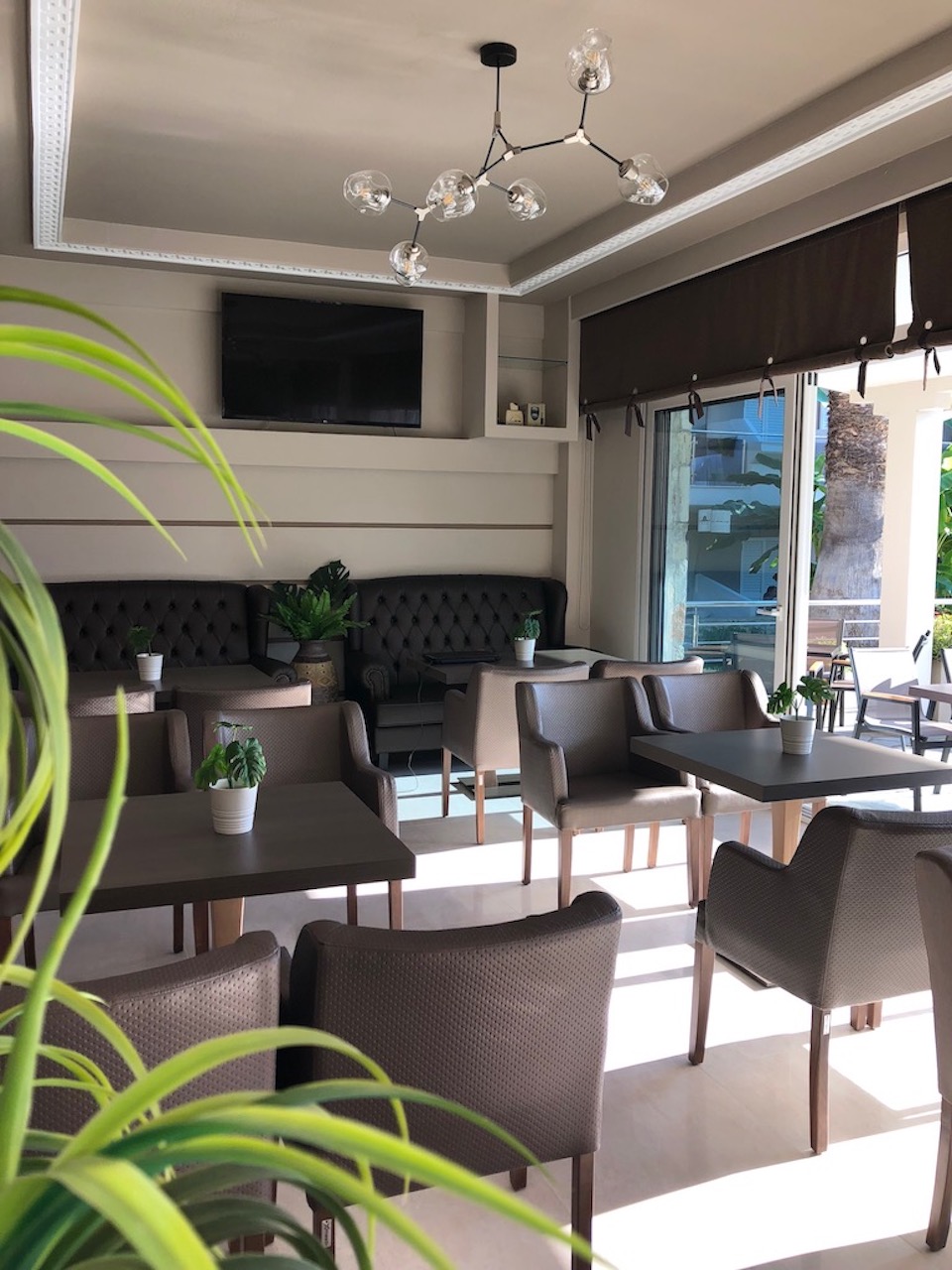 Hotel Sarantis bar inside.jpg
