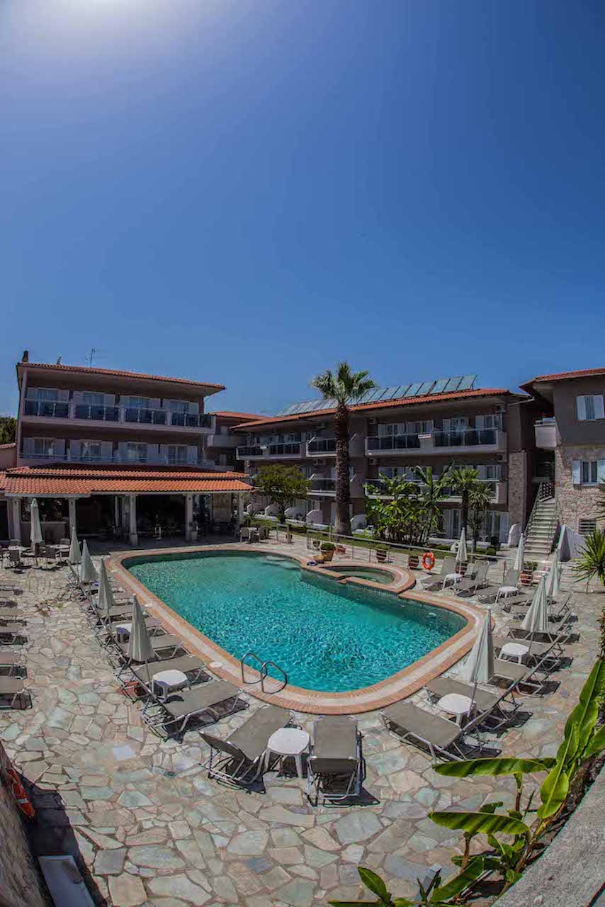Hotel Sarantis bazen 1.jpg