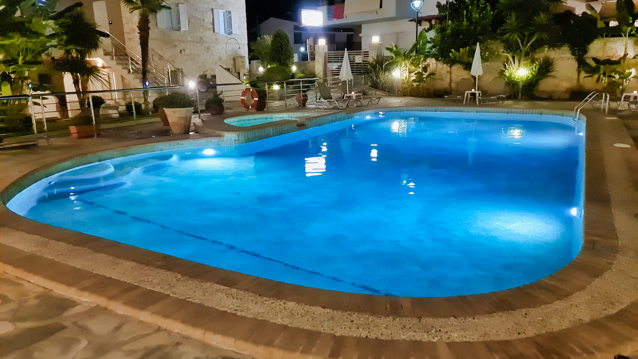 Hotel Sarantis bazen.jpg