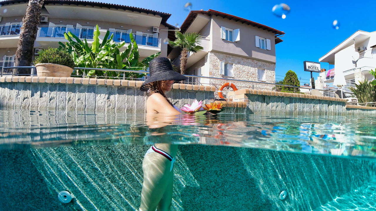 Hotel Sarantis pool.jpg