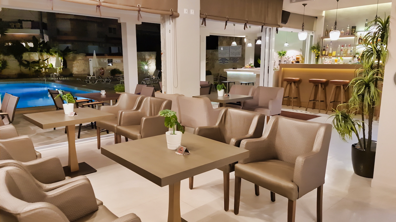 Sarantis hotel bar.jpg