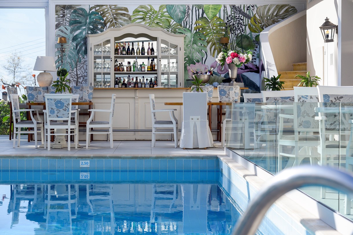 Hotel Secret Paradise bar kod bazena.jpg