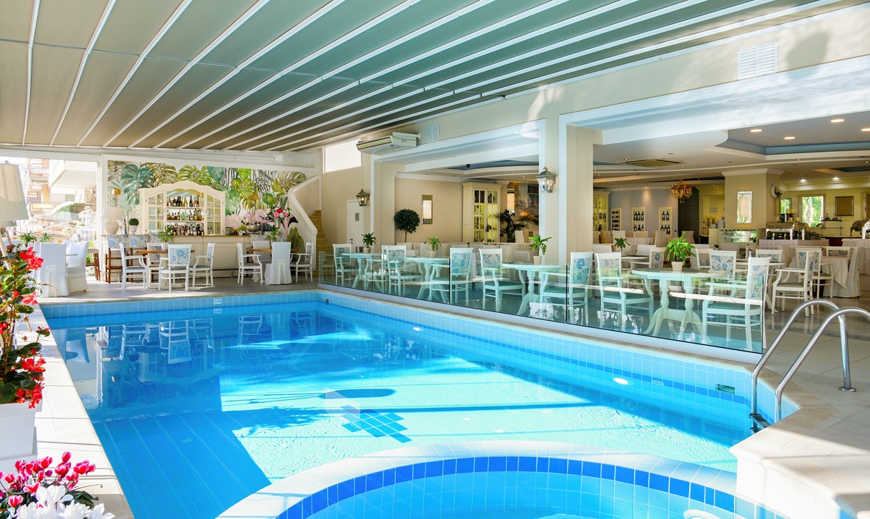 Hotel Secret Paradise bazen i restoran.jpg