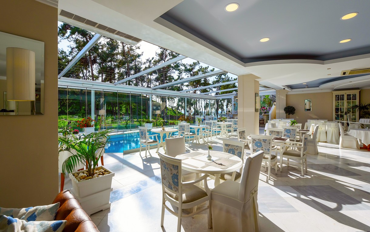 Hotel Secret Paradise restaurant.jpg
