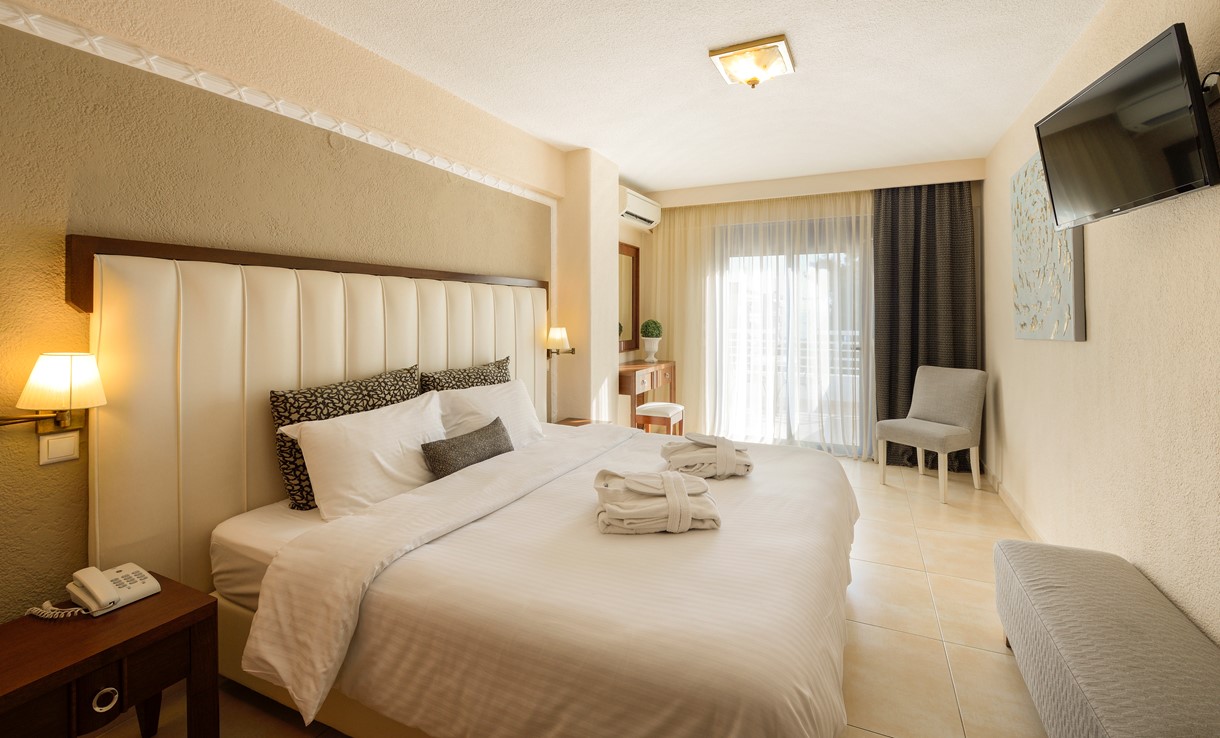 Hotel Secret Paradise standard room.jpg