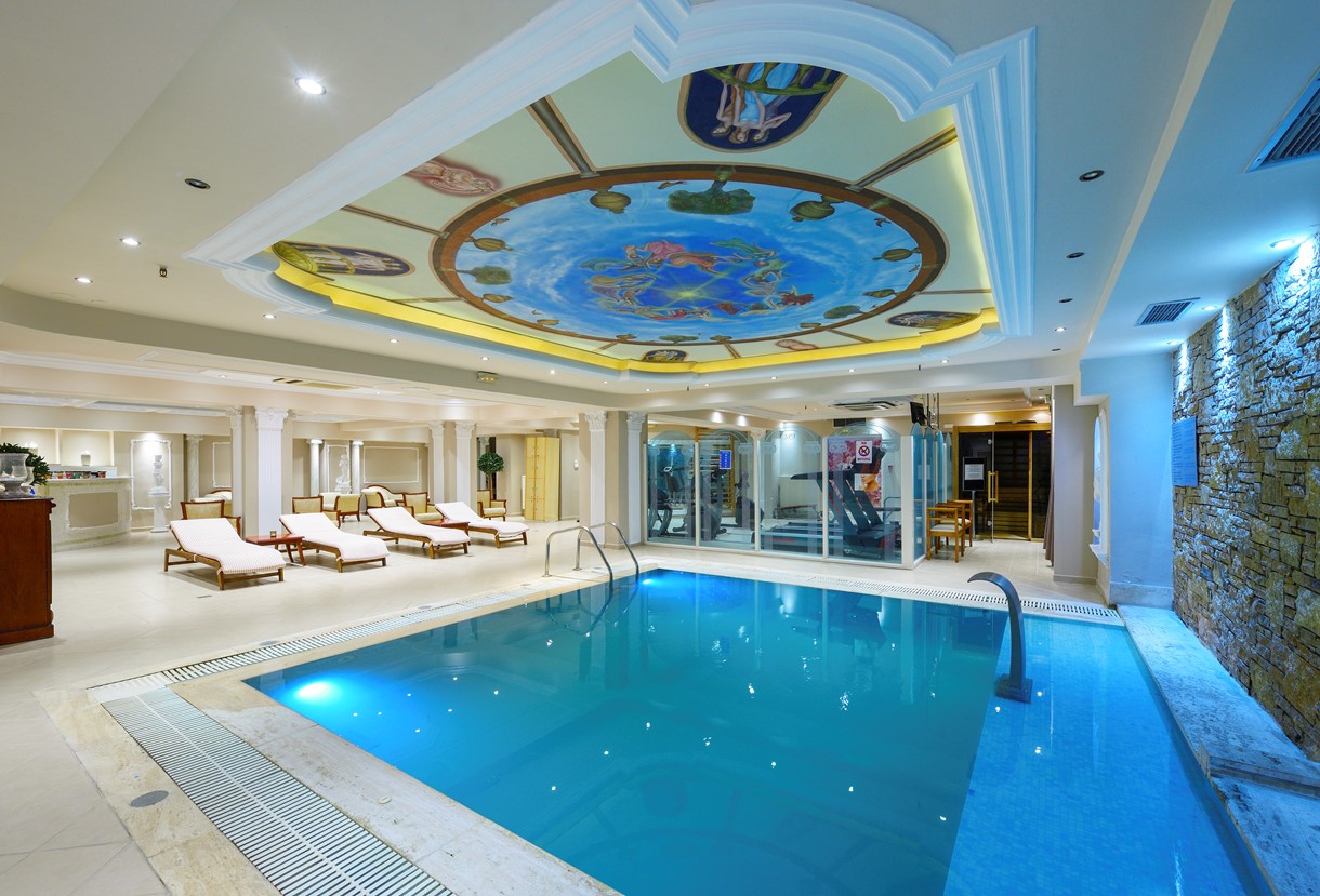 Secret Paradise hotel zatvoreni bazen.jpg
