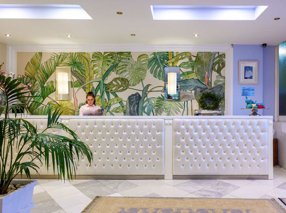 Secret Paradise recepcija.jpg