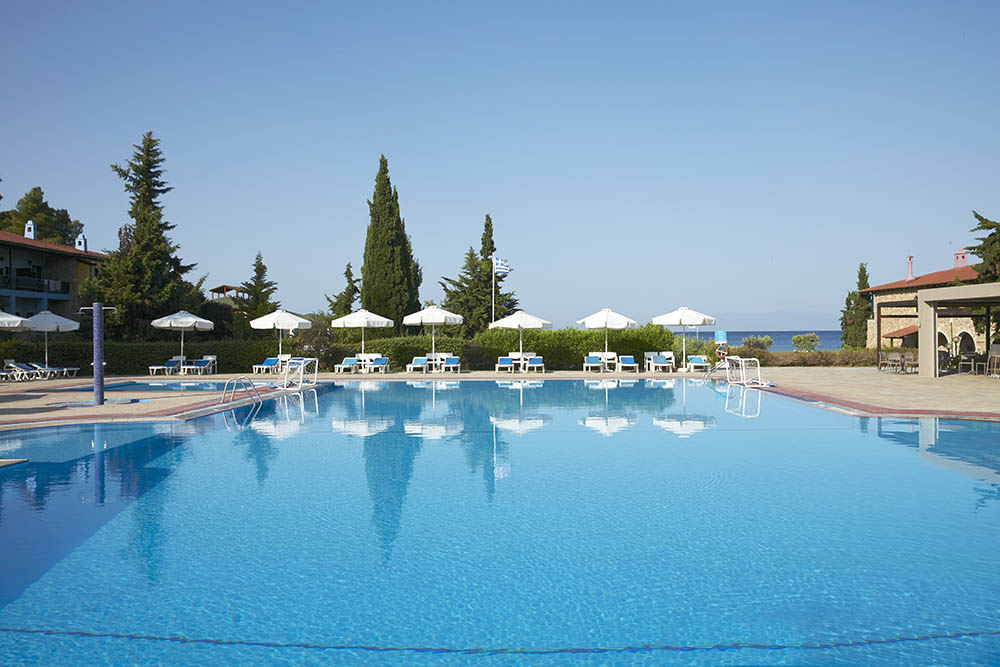 Hotel Simantro Beach bazen.jpg