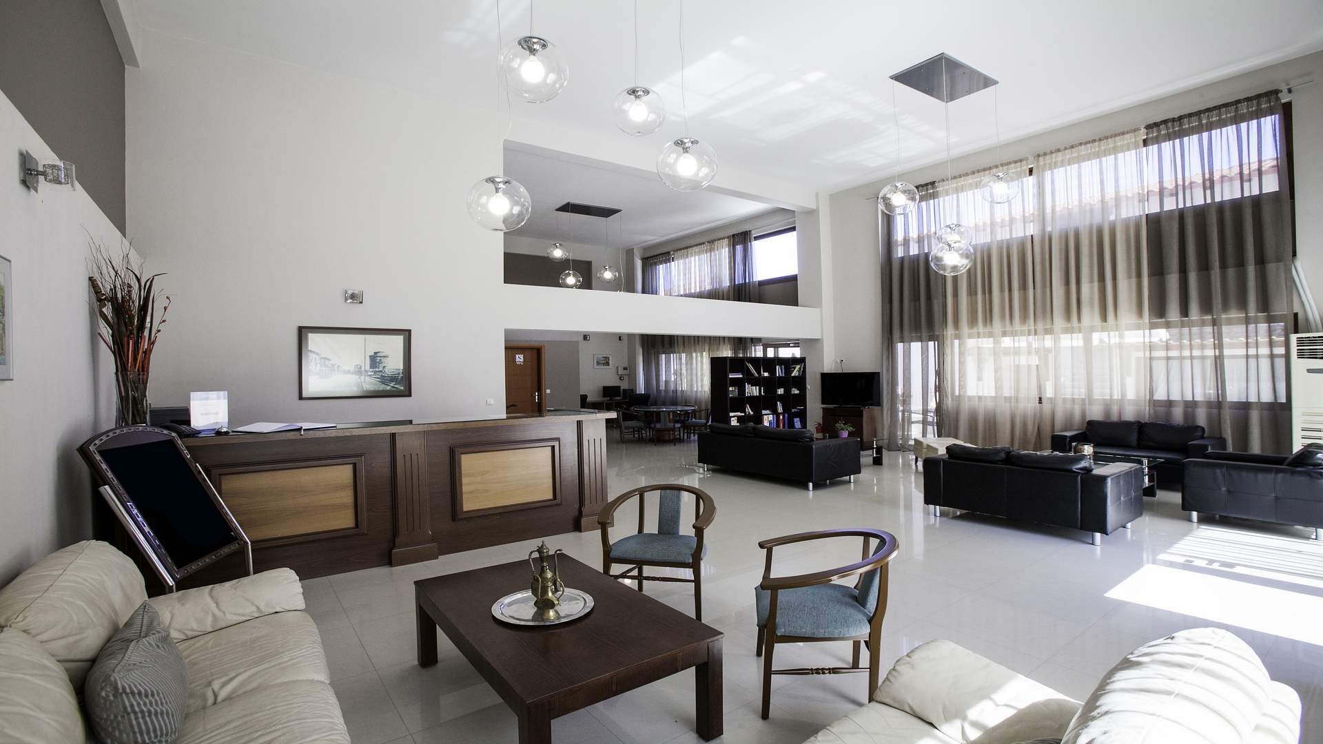 Hotel Simeon lobby.jpg