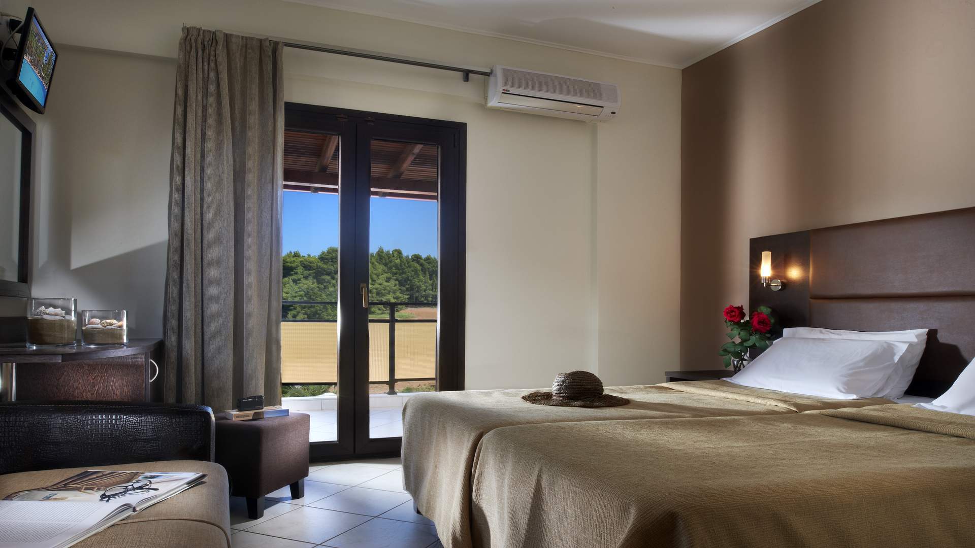 Hotel Simeon twin beds.jpg