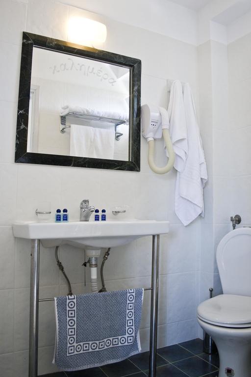 Allonia studios bathroom.jpg