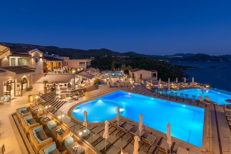 Hotel Sivota Diamond Spa Resort bazen uvece.jpg