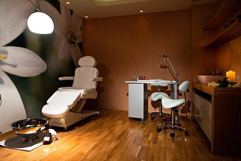 Hotel Sivota Diamond Spa Resort manikir i pedikir.jpg