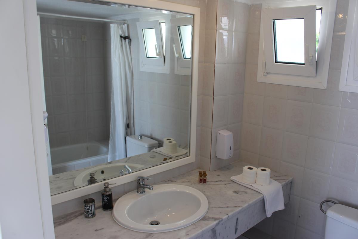 Hotel Skion Palace bathroom.jpg