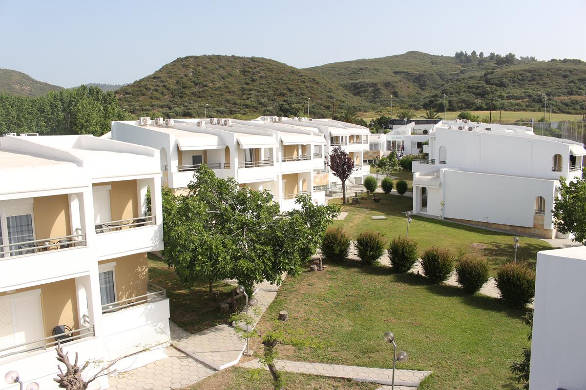 Hotel Skion Palace garden.jpg