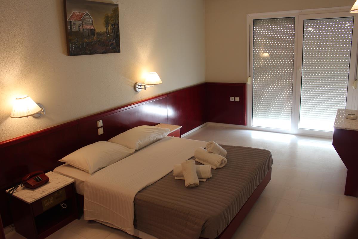 Hotel Skion Palace superior bugalow spavaca soba.jpg