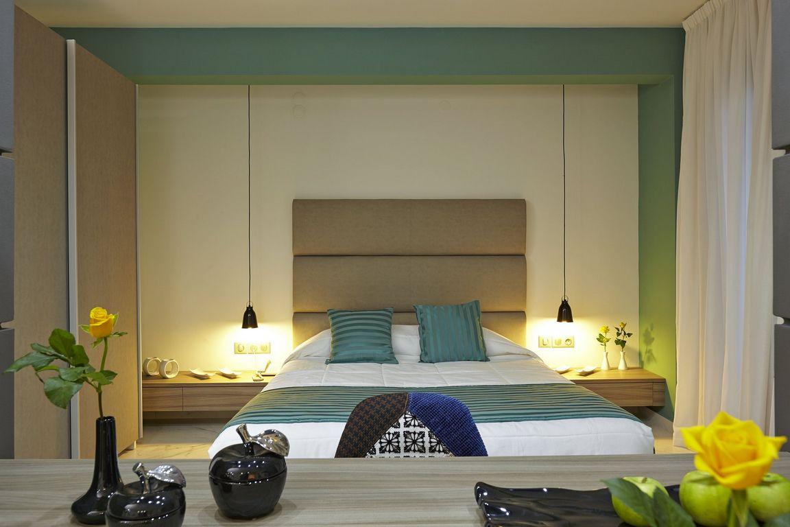 Hotel Sokratis deluxe suite krevet.jpg