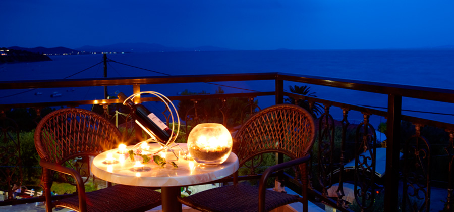Hotel Sonia Resort vece na terasi.jpg