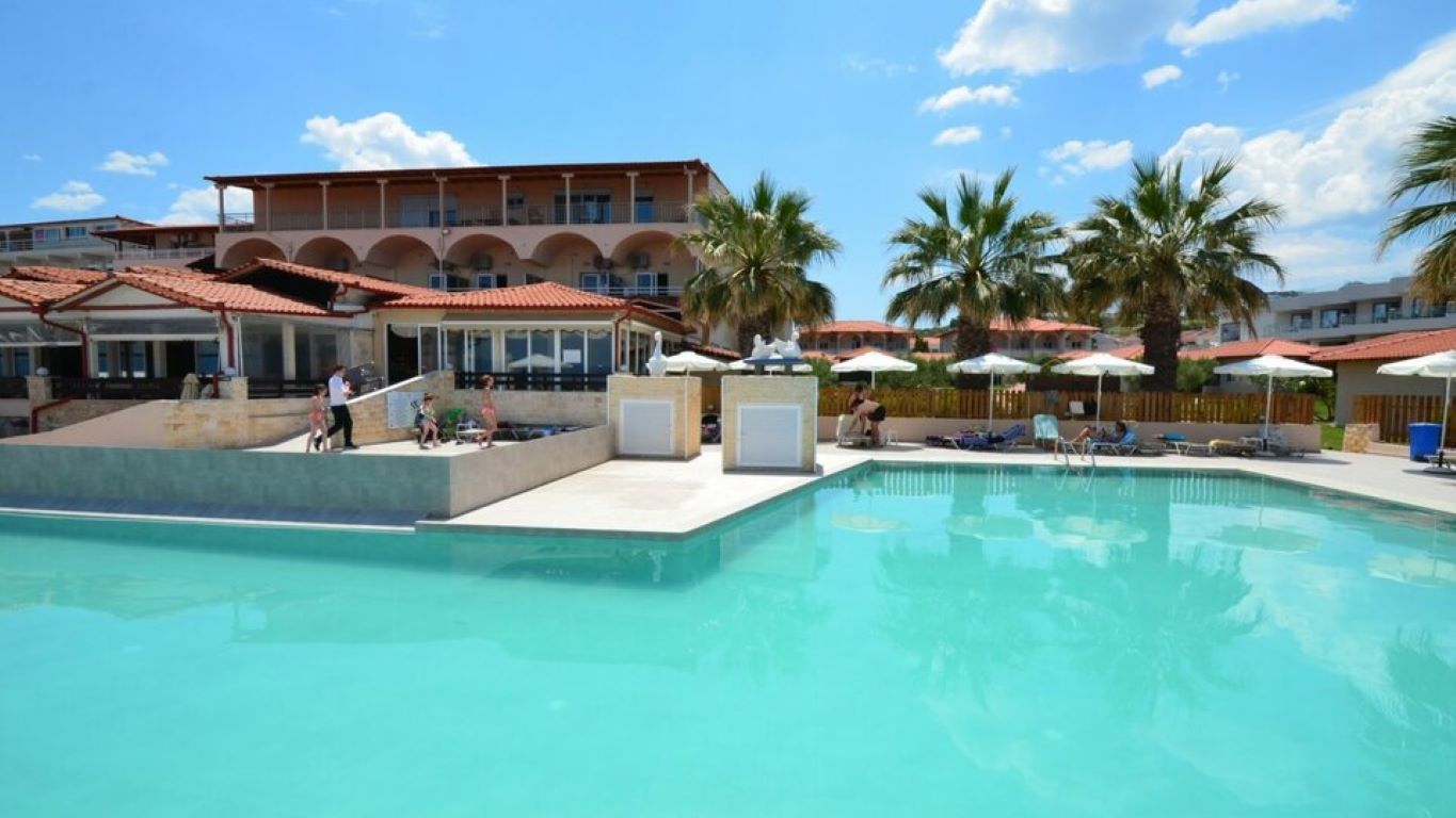 Hotel Sousouras-Bazen.jpg