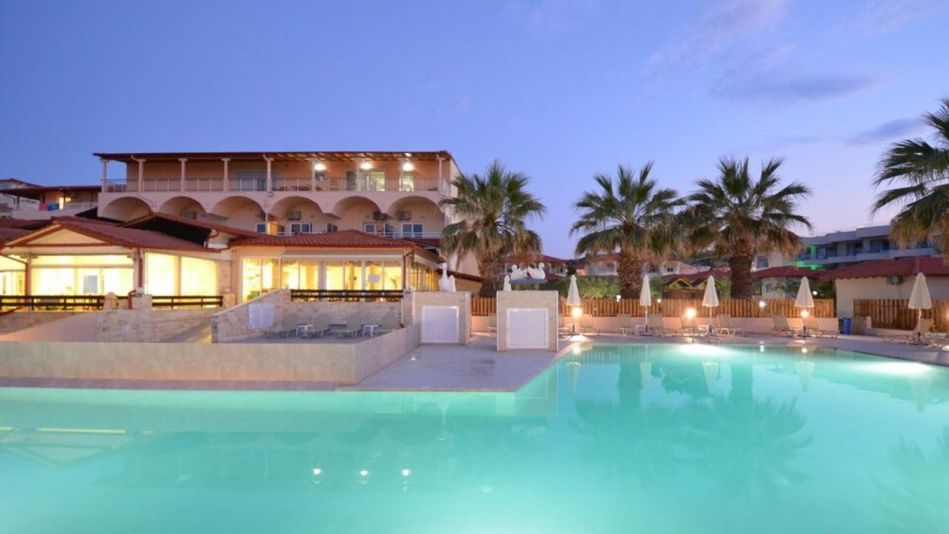 Sousouras Hotel-Hotel spolja.jpg