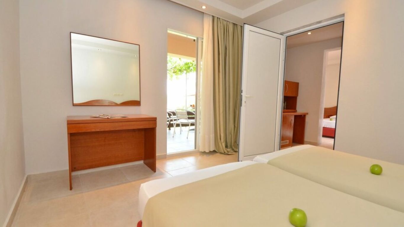 Sousouras Hotel-Porodicni bungalov za pet osoba.jpg