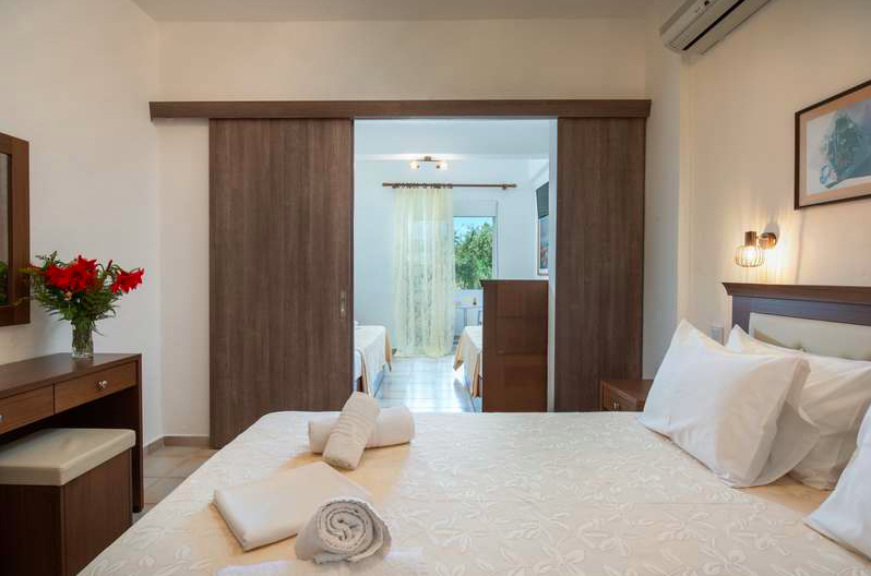 Hotel Stefani bedroom.png