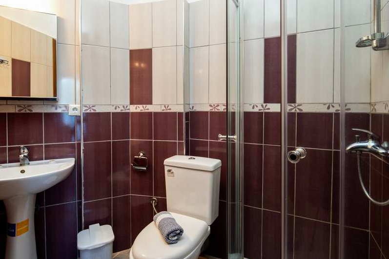 Hotel Stefani kupatilo u sobama.png