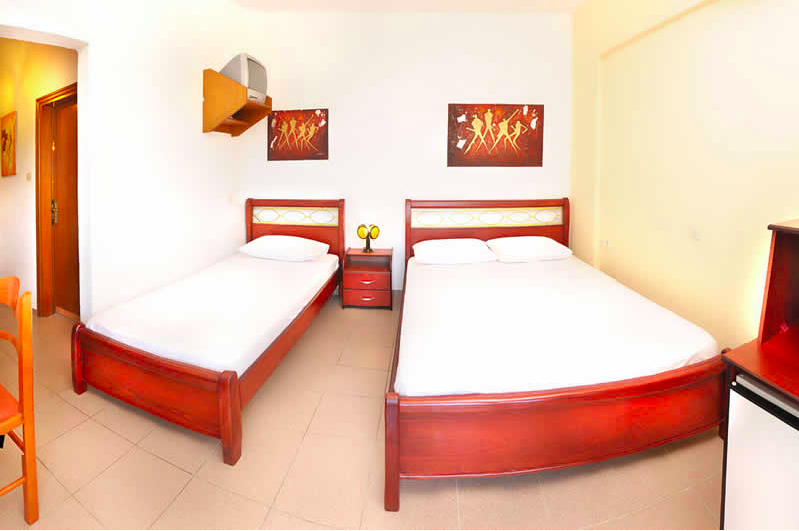 Hotel Stefani triple room.png