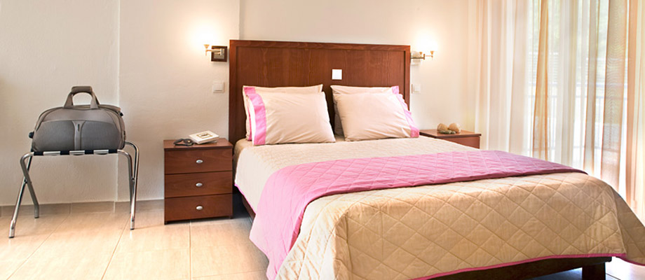 Hotel Stratos enterijer sobe.jpg