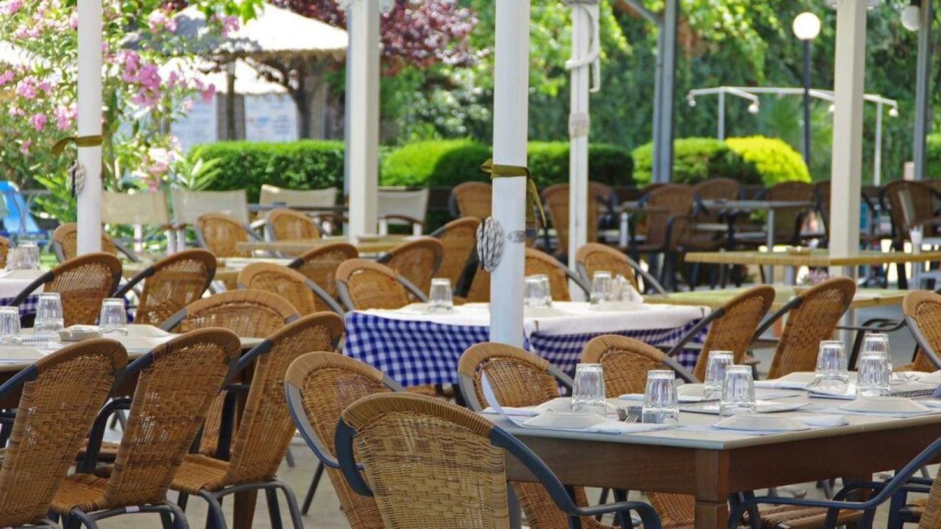 Sun Beach Platamonas-Terasa restorana.jpg