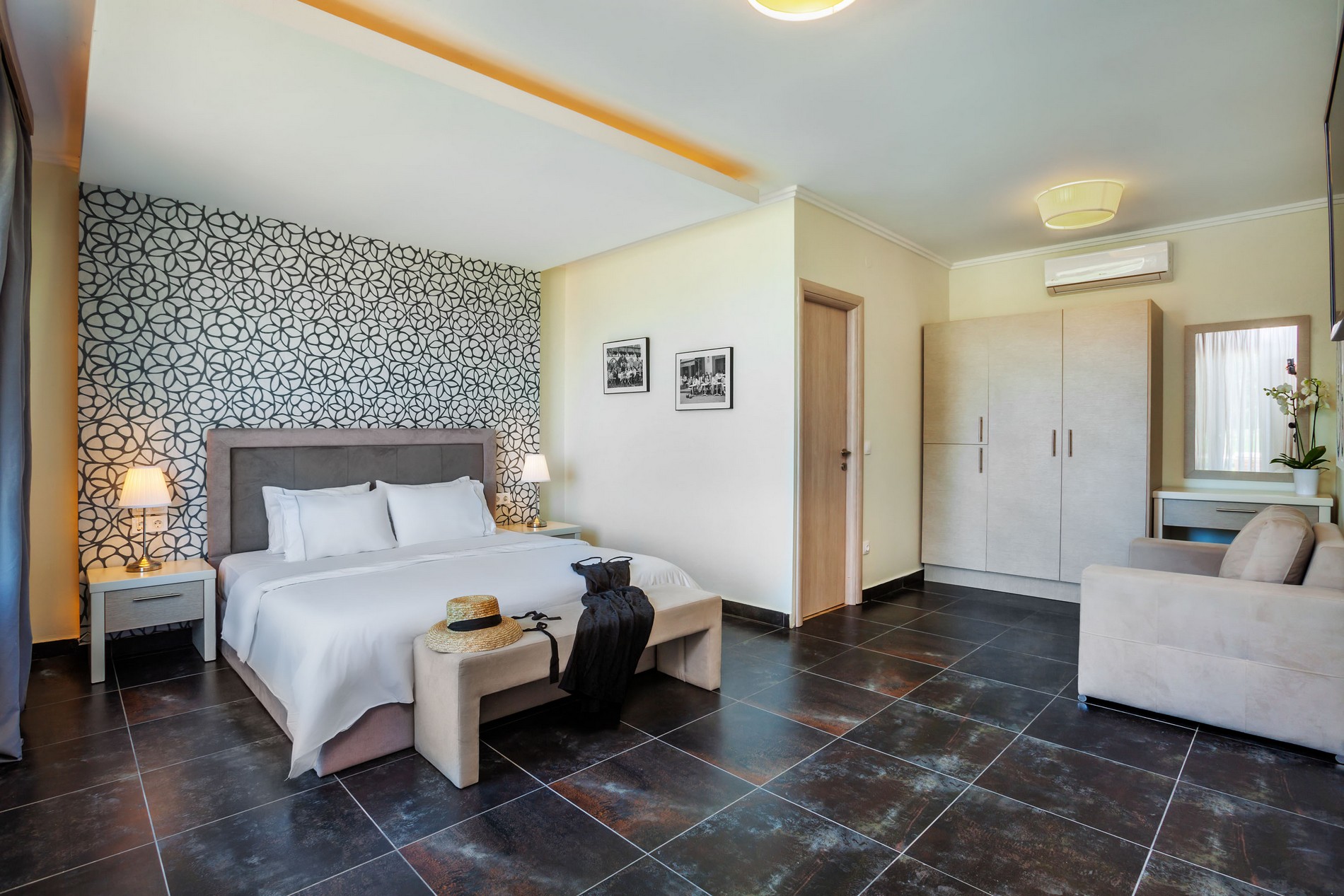 Hotel Sunny Villas Resort Villa grande enterijer.jpg