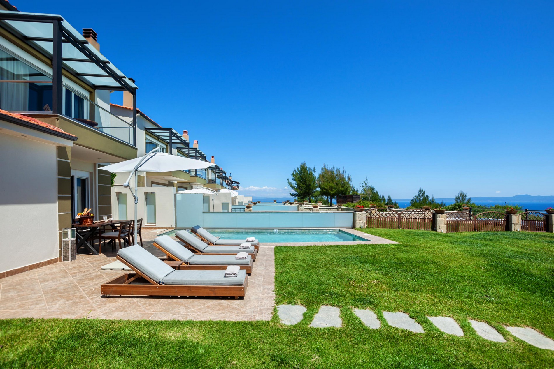Hotel Sunny Villas Resort Villa grande garden.jpg