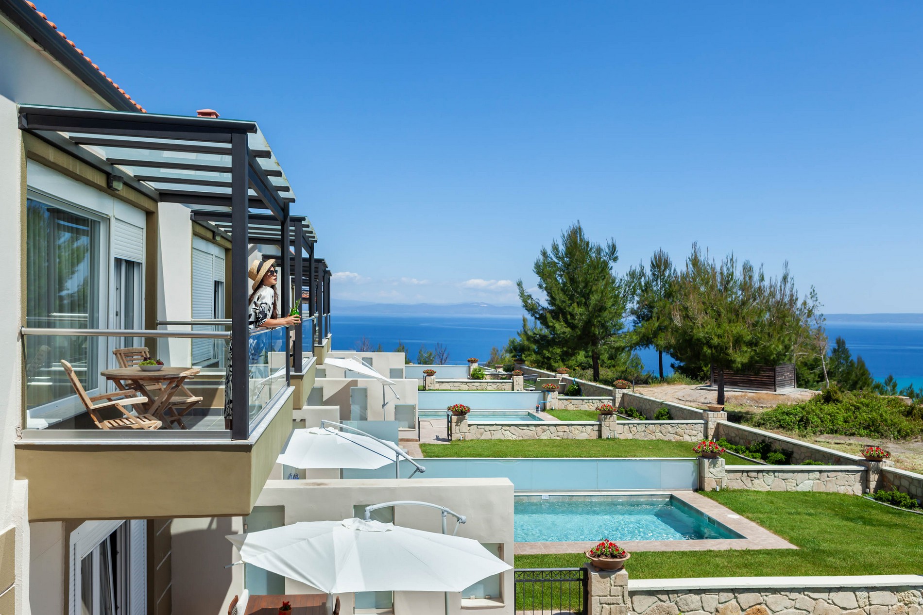 Hotel Sunny Villas Resort sobe sa bazenom.jpg