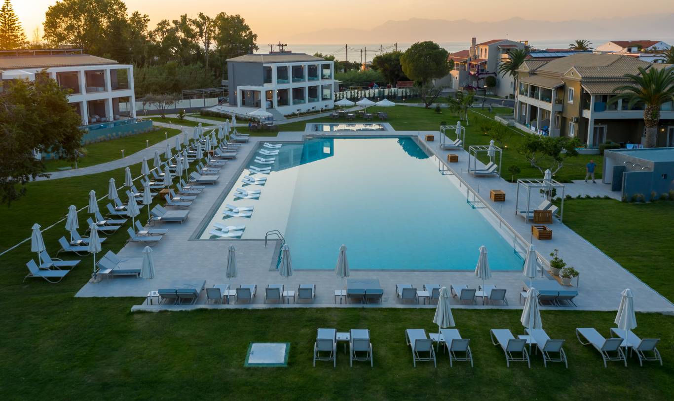 Acharavi Beach Hotel-Spoljasnji bazen.jpg
