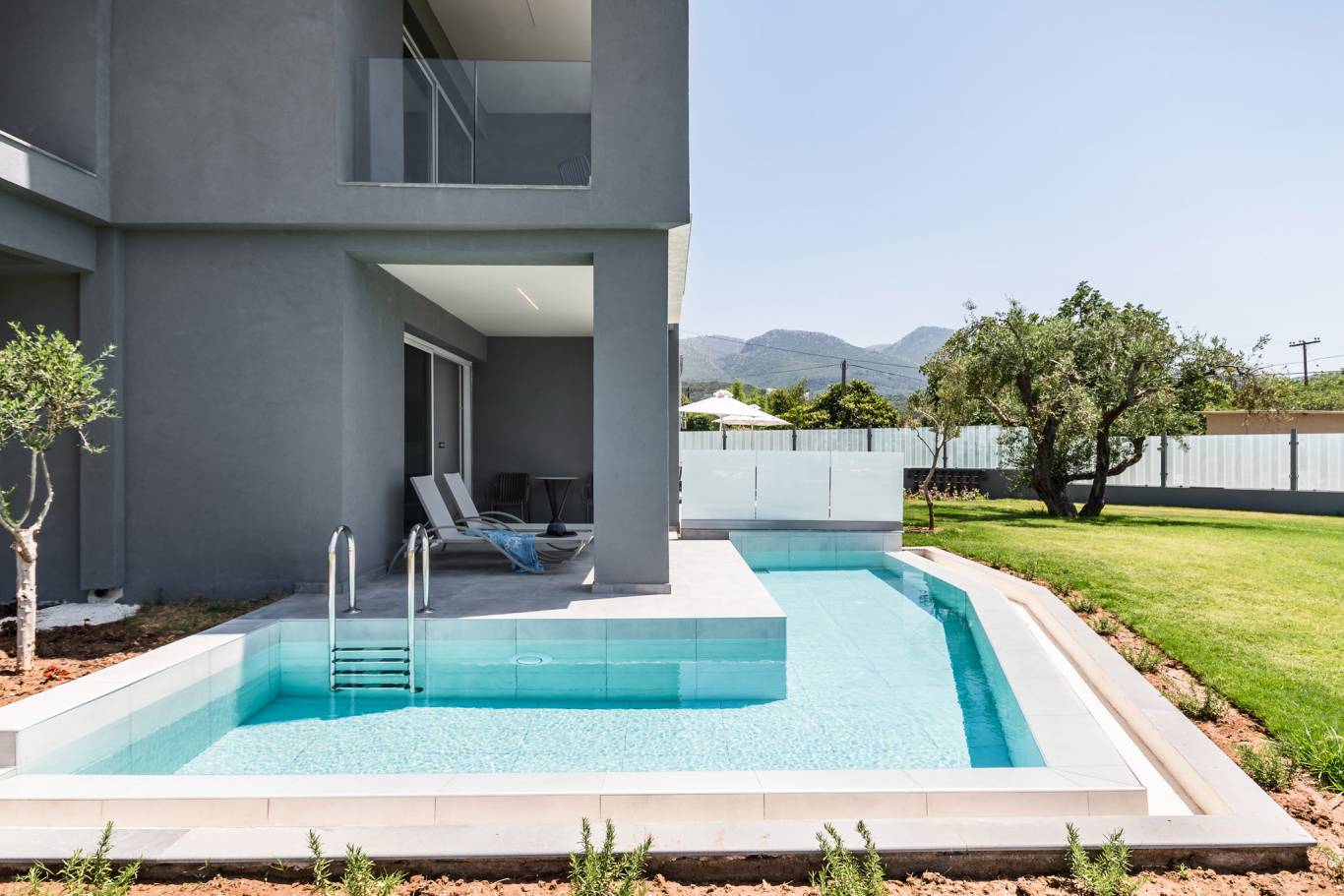 Hotel Acharavi Beach-Junior suite bazen.jpg