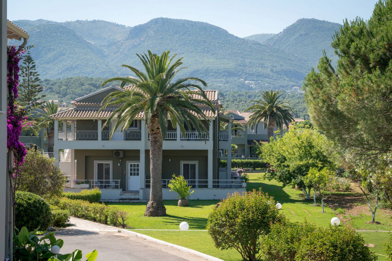 Hotel Acharavi Beach-Okolina hotela.jpg