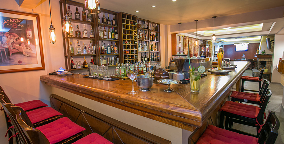 Hotel Thalassies bar.jpg