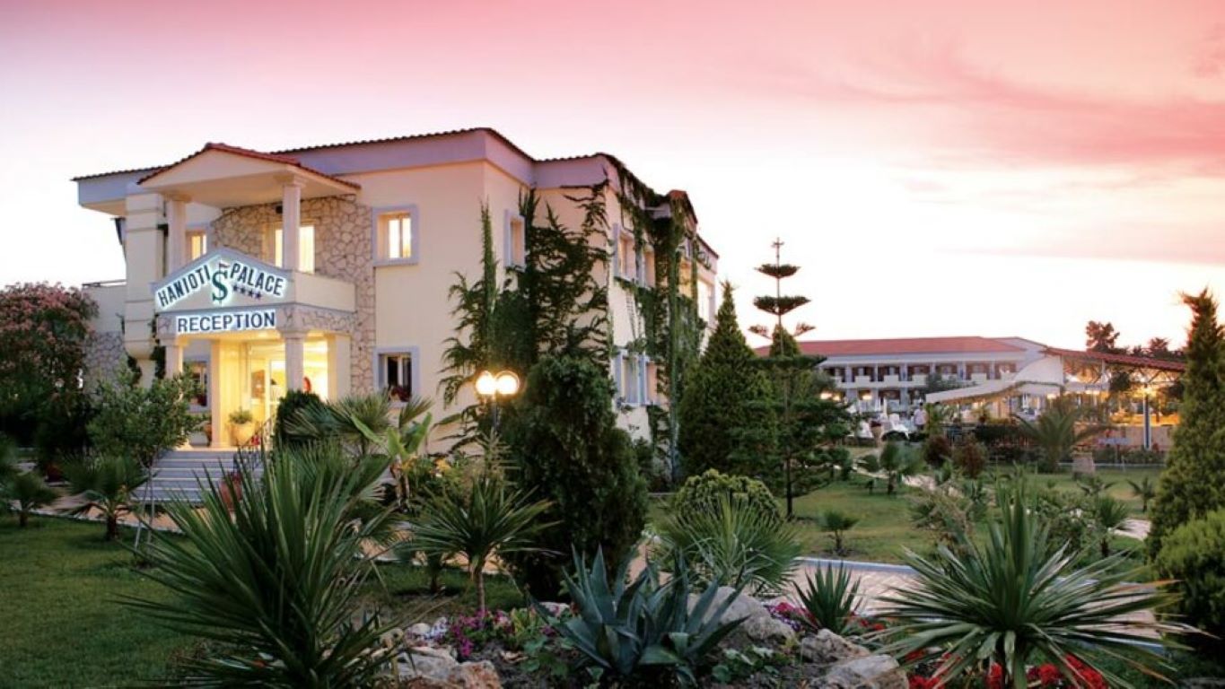 Tresor Sousouras Hotel-Spoljasnji izgled.jpg