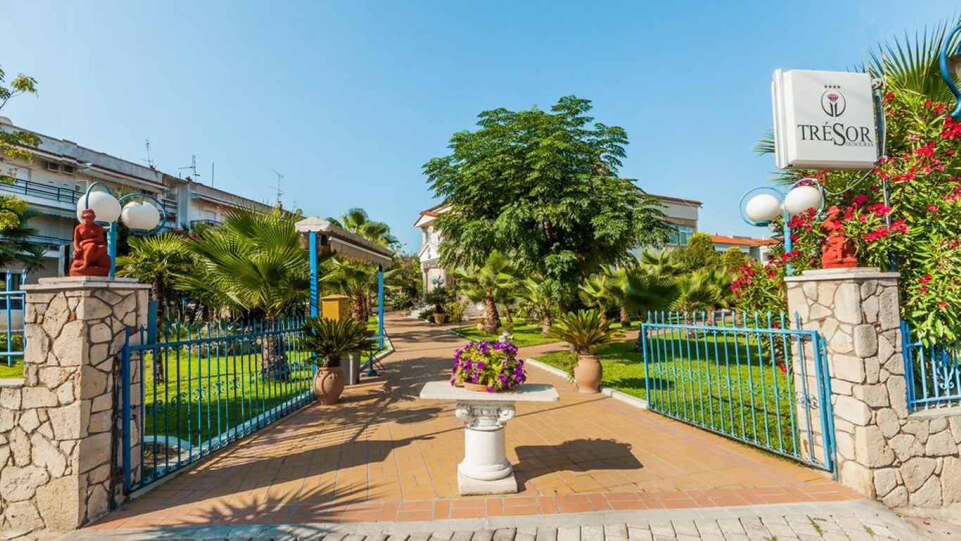 Tresor Sousouras-Prilaz hotelu.jpg