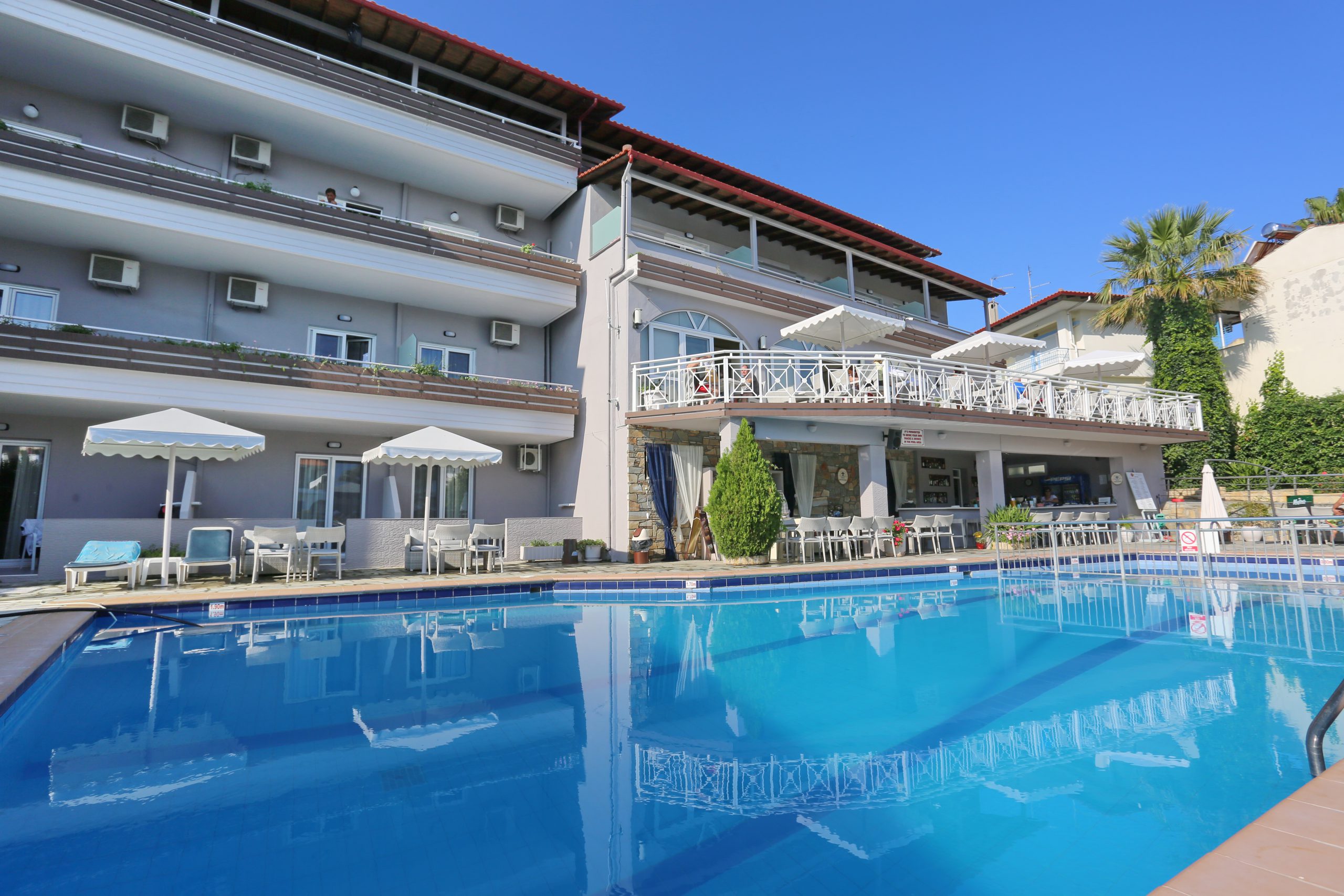 Hotel Tropical-Bazen.jpg